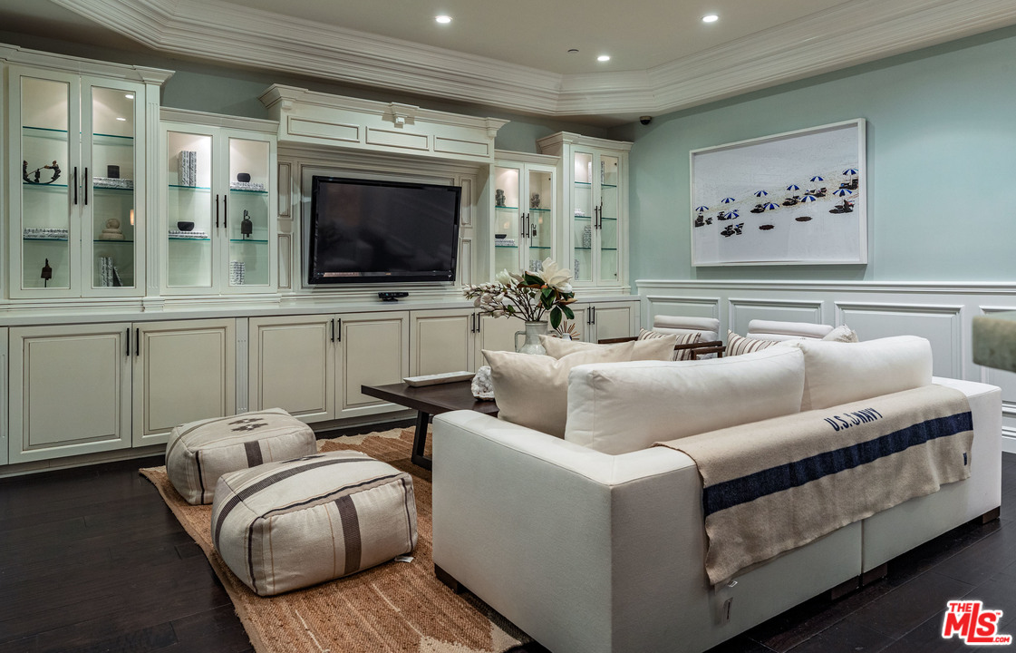 806 Iliff Street Pacific Palisades, CA 90272 - Photo 41 of 44