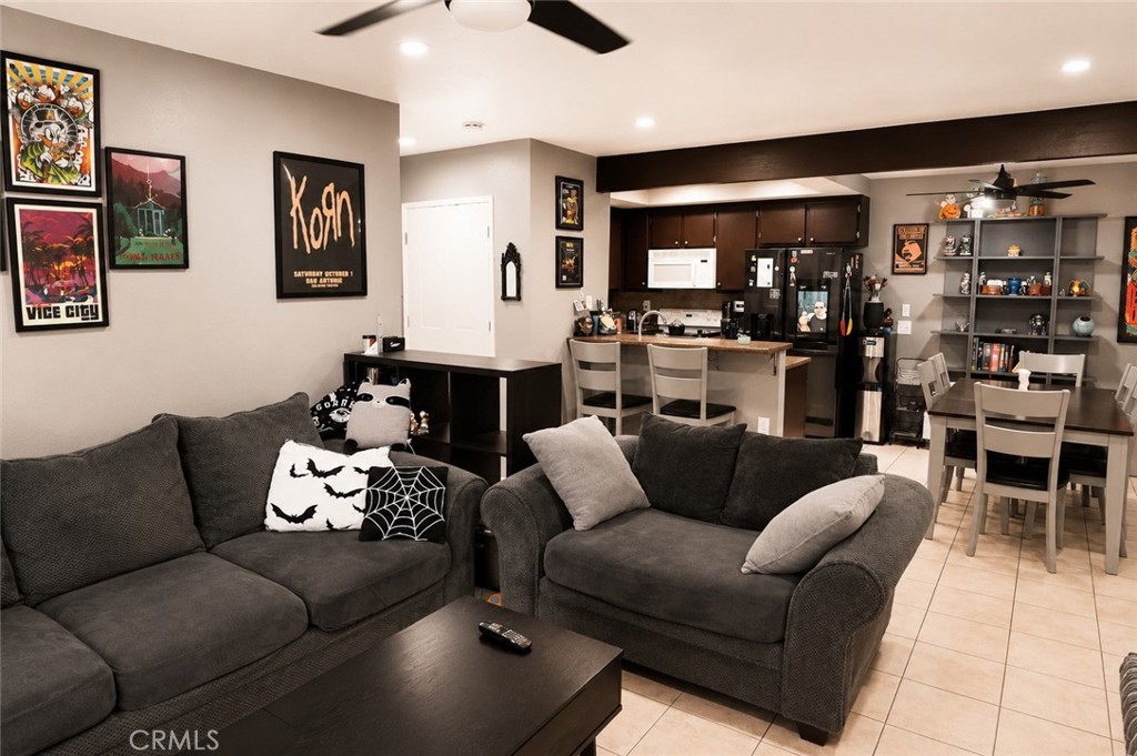 33 Town And Country Road Pomona, CA 91766 - Photo 3 of 9