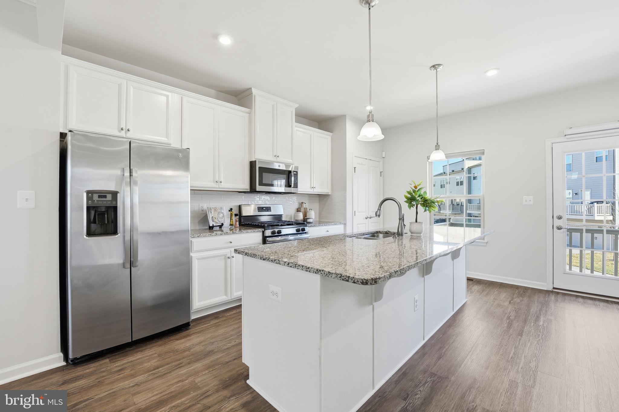18179 Red Mulberry Road Dumfries, VA 22026 - Photo 5 of 58 Bright & light filled kitchen