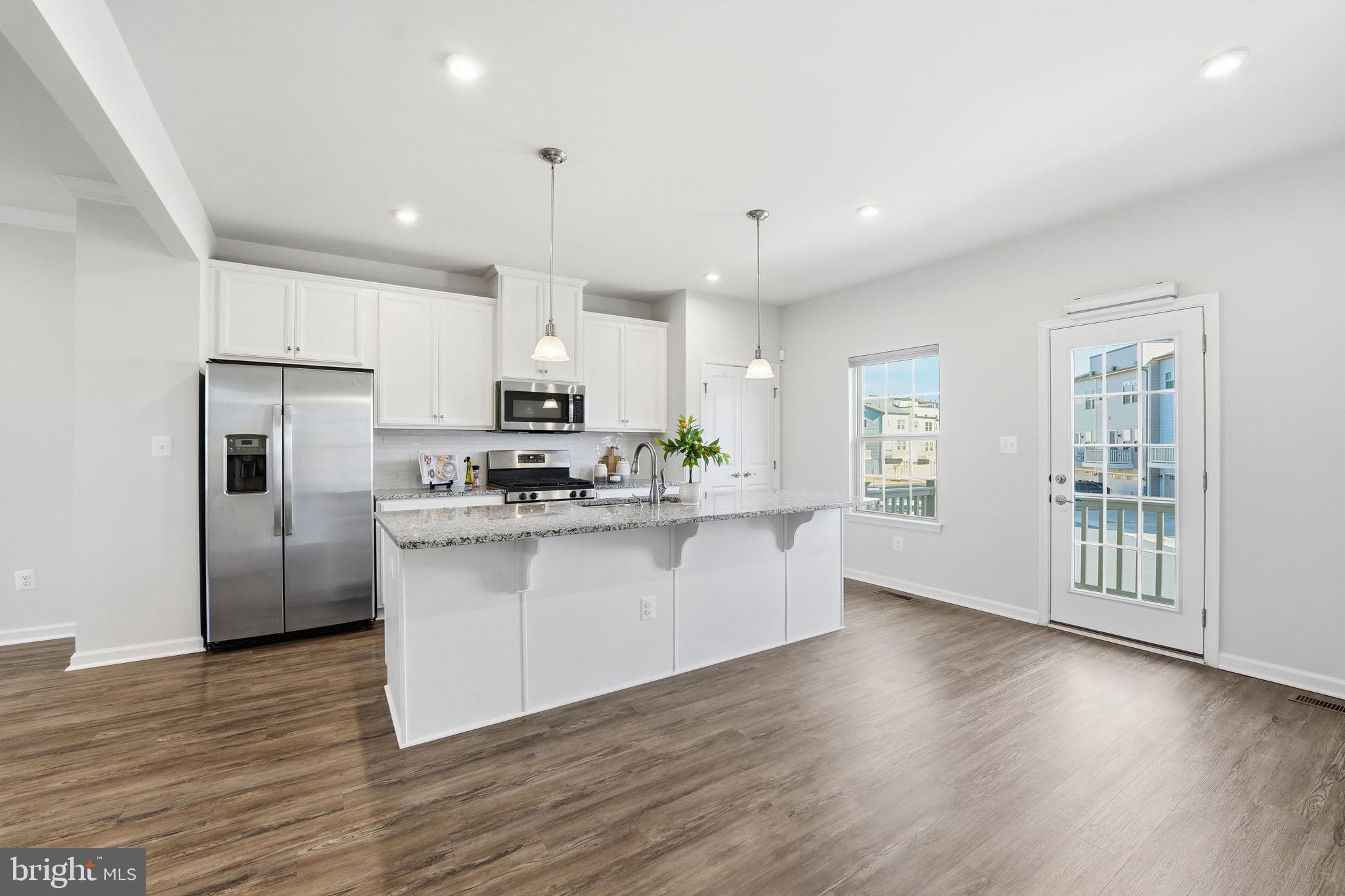 18179 Red Mulberry Road Dumfries, VA 22026 - Photo 7 of 58 Center island with breakfast bar seating