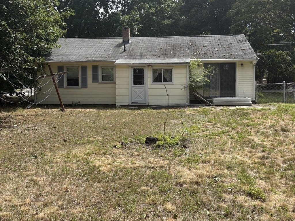 8 Boyd Road Woburn, MA 01801 - Photo 4 of 11 a front view of a house with a garden