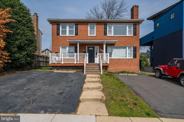 $1,299,900 | 2601 Washington Boulevard, Arlington, VA 22201