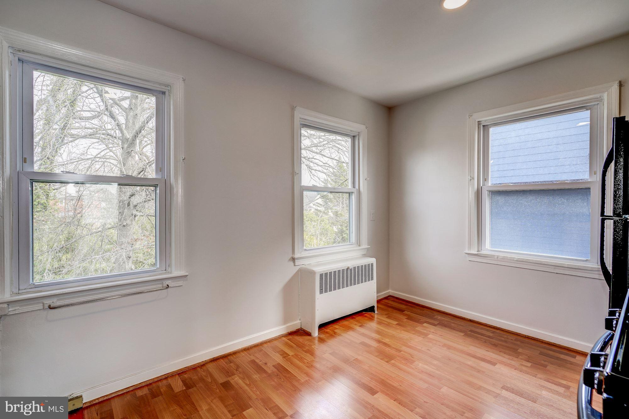 2601 Washington Boulevard Arlington, VA 22201 - Photo 9 of 33 Top Floor Eat-In Area