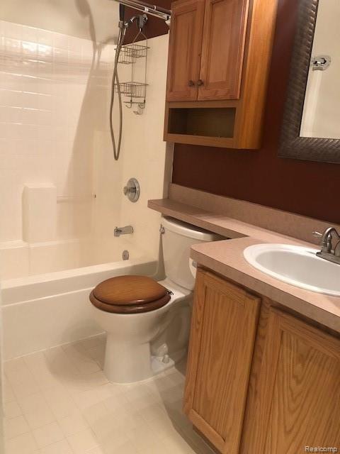 20108 Rodeo Court, Unit 123 Southfield, MI 48075 - Photo 14 of 20 Rodeo - Main Bath .jpg