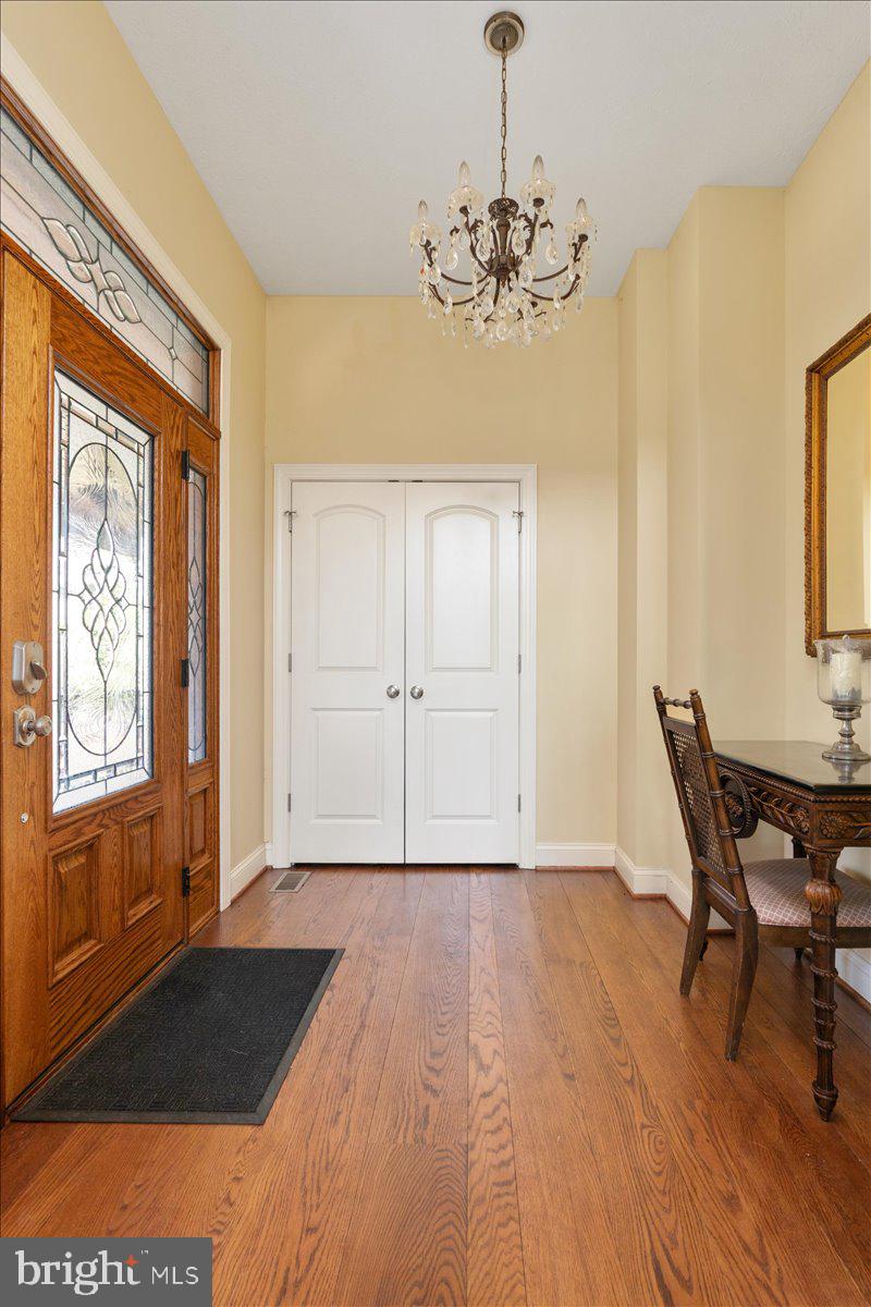 1406 Panhandle Road Bentonville, VA 22610 - Photo 4 of 118 Foyer
