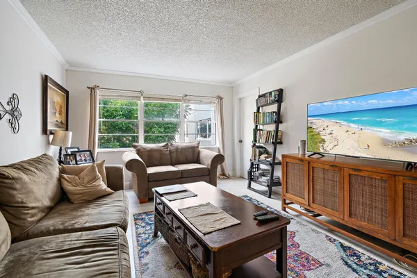 $170,000 | 1516 South Lakeside Drive, Unit 207, Lake Worth Beach, FL 33460