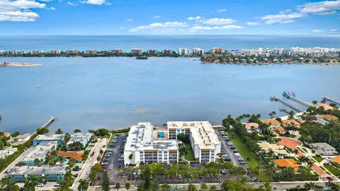 $170,000 | 1516 South Lakeside Drive, Unit 207, Lake Worth Beach, FL 33460