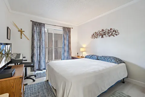 $170,000 | 1516 South Lakeside Drive, Unit 207, Lake Worth Beach, FL 33460