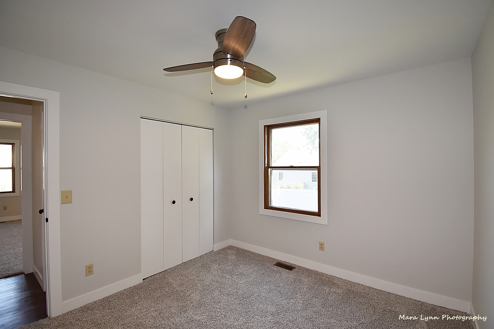 1470 South Tyler Road St. Charles, IL 60174 - Photo 12 of 37 an empty room with windows and fan
