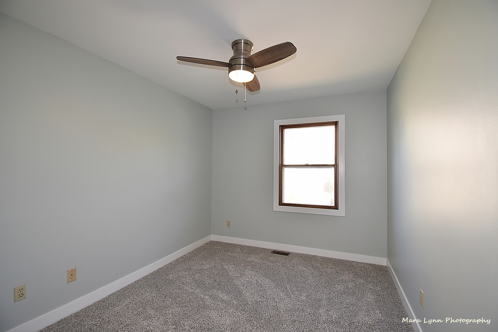 1470 South Tyler Road St. Charles, IL 60174 - Photo 17 of 37 an empty room with a window and a ceiling fan