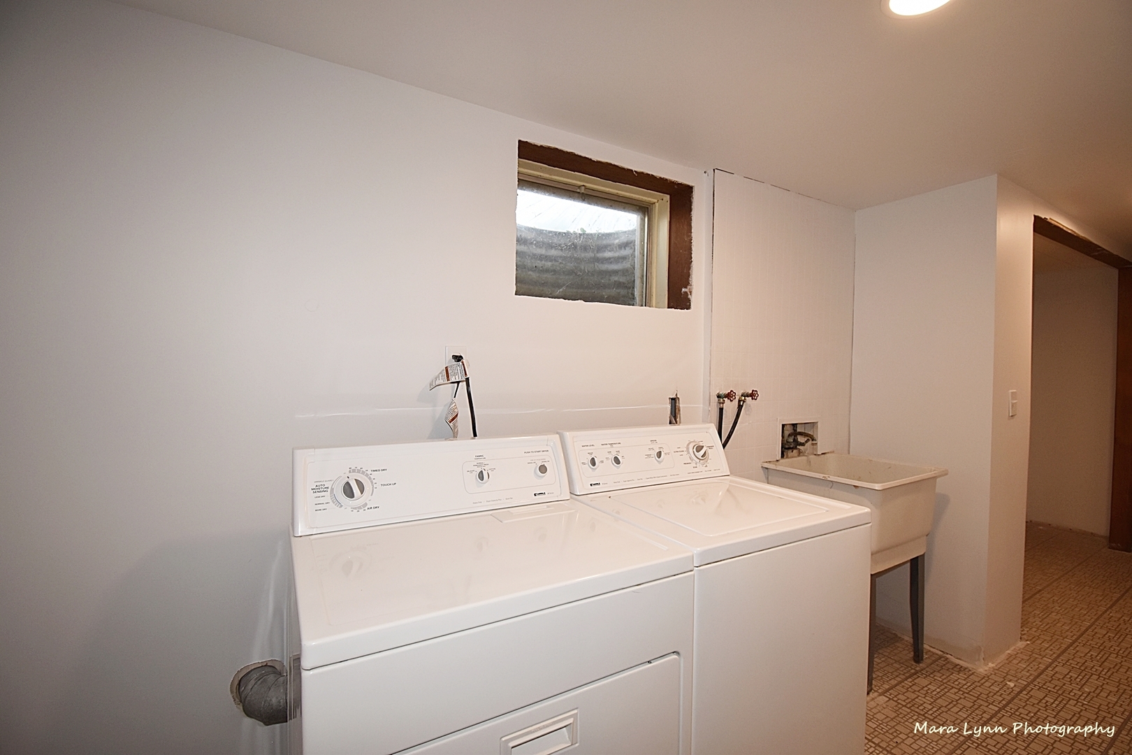 1470 South Tyler Road St. Charles, IL 60174 - Photo 19 of 37 a utility room with dryer and washer
