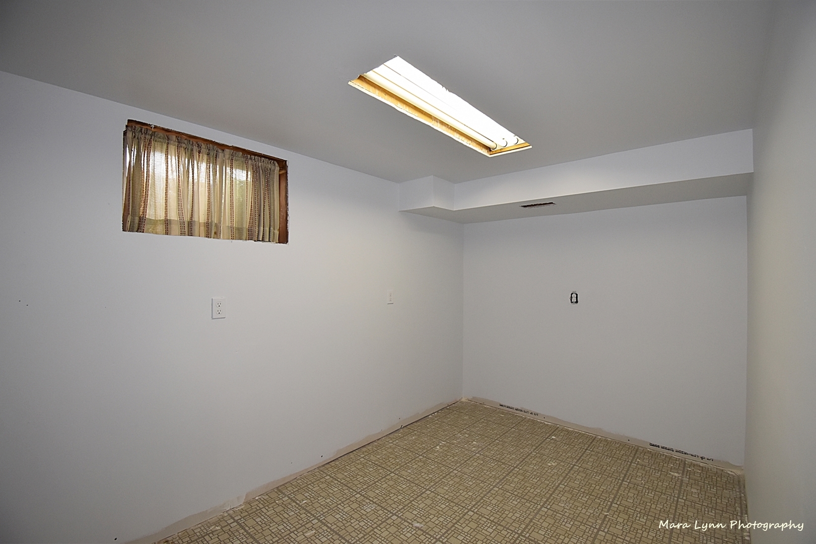 1470 South Tyler Road St. Charles, IL 60174 - Photo 21 of 37 a view of an empty room