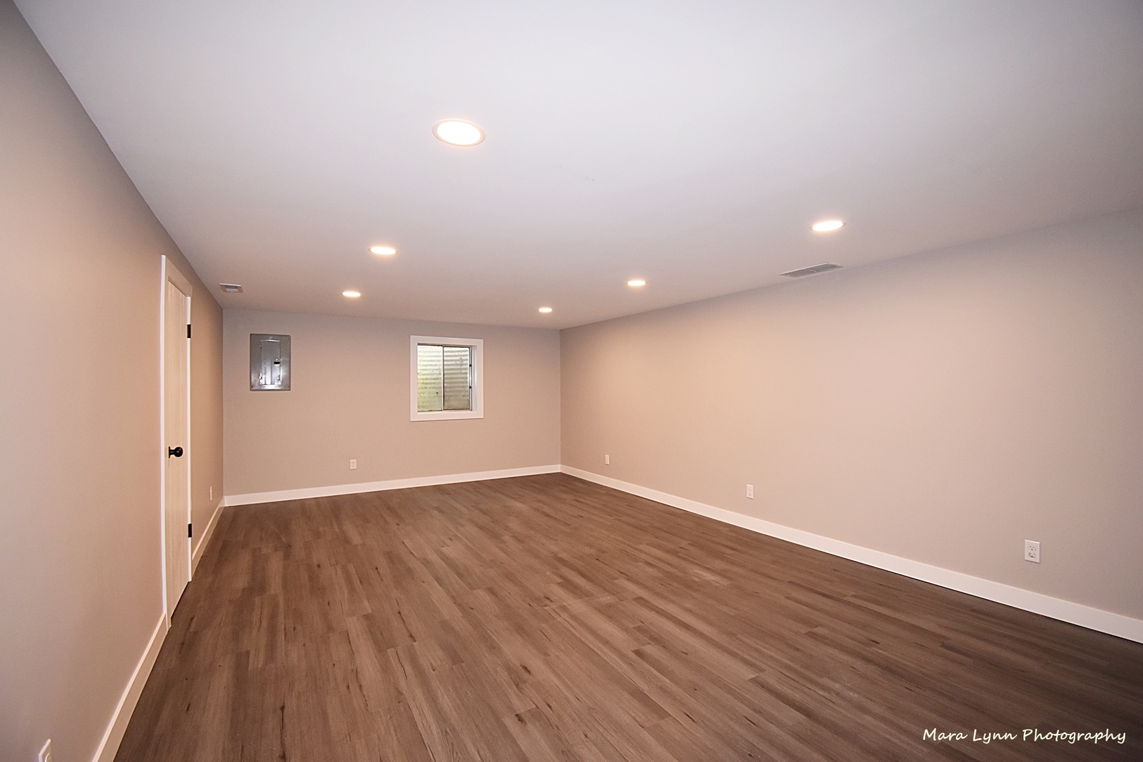 1470 South Tyler Road St. Charles, IL 60174 - Photo 25 of 37 an empty room with wooden floor and windows