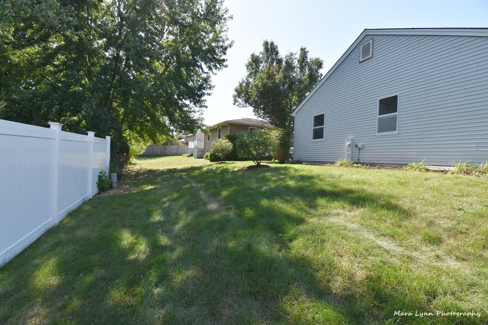 1470 South Tyler Road St. Charles, IL 60174 - Photo 35 of 37 a backyard of house with green space