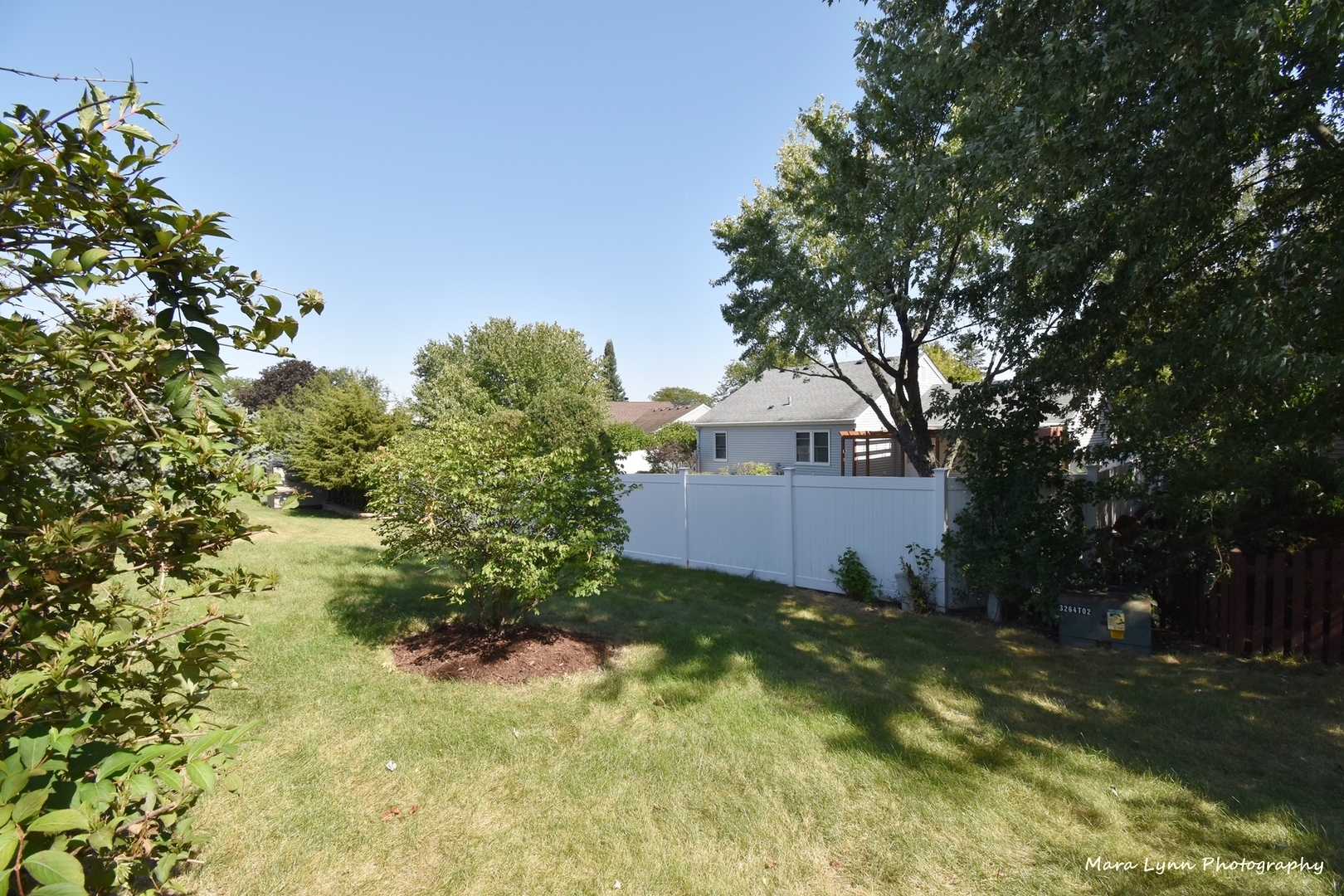 1470 South Tyler Road St. Charles, IL 60174 - Photo 37 of 37 a view of a big yard with plants and large trees