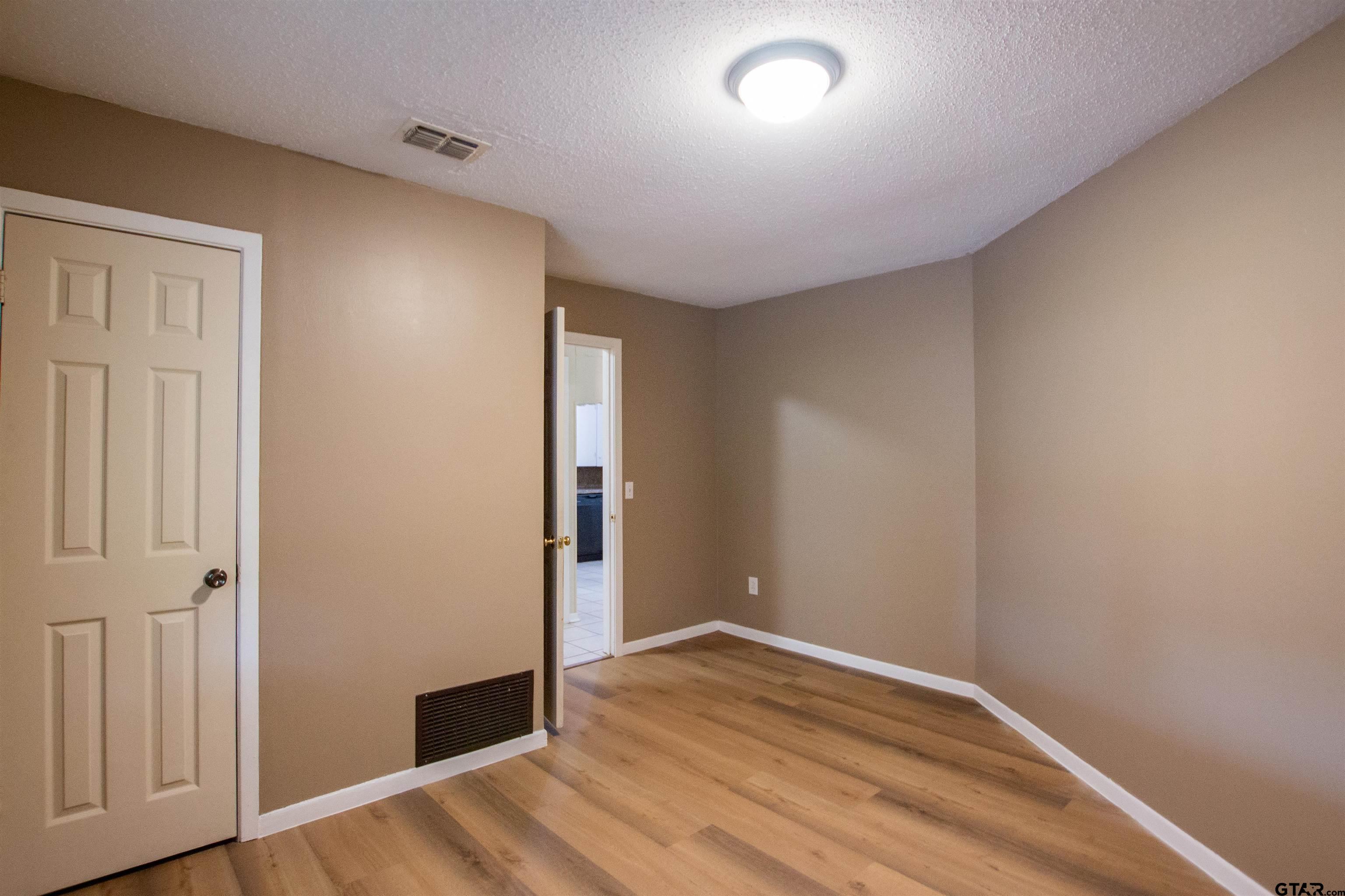 209 Miles Street Longview, TX 75605 - Photo 18 of 34