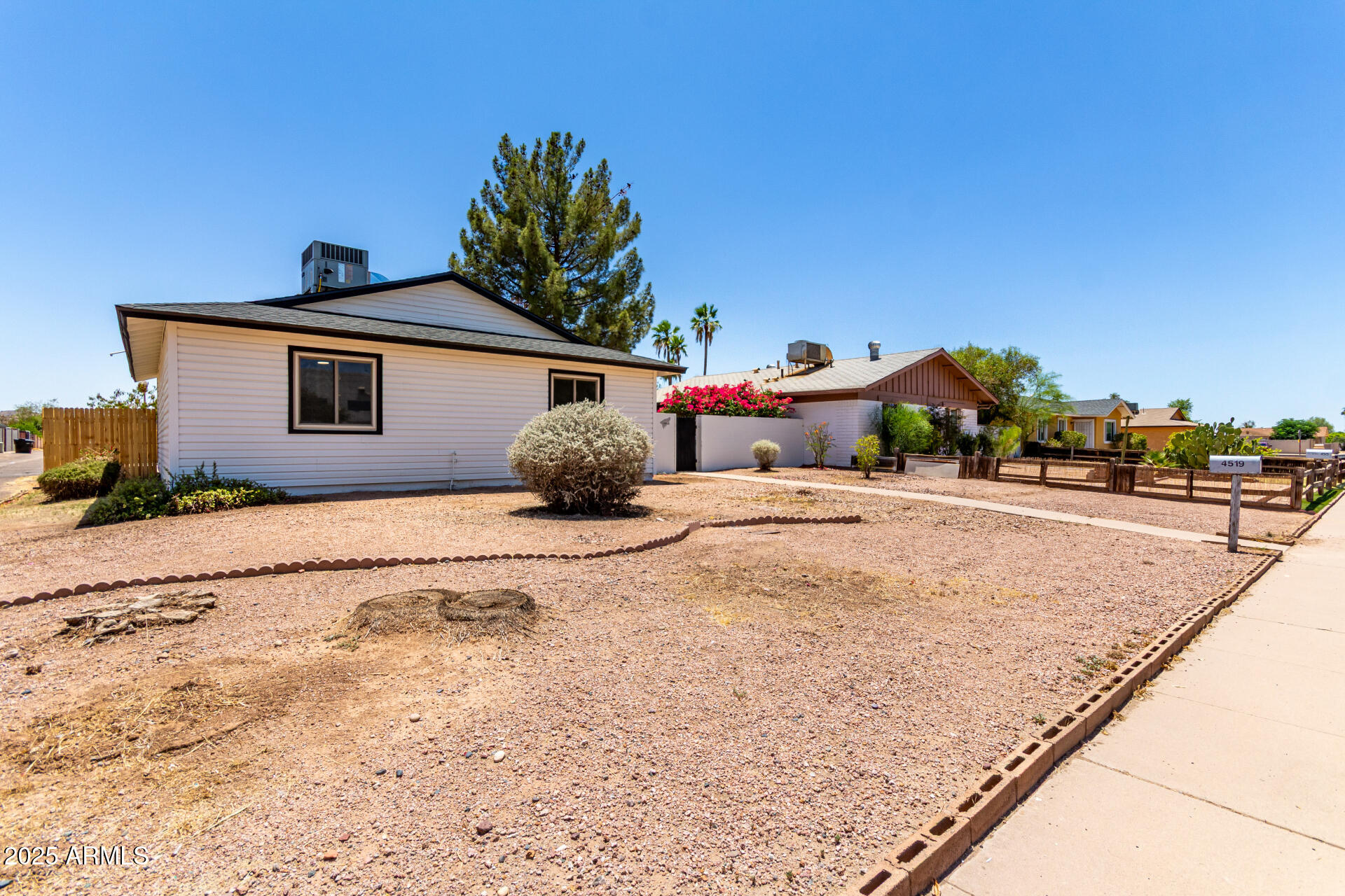 4519 East Roeser Road Phoenix, AZ 85040 - Photo 3 of 36 03 Roeser