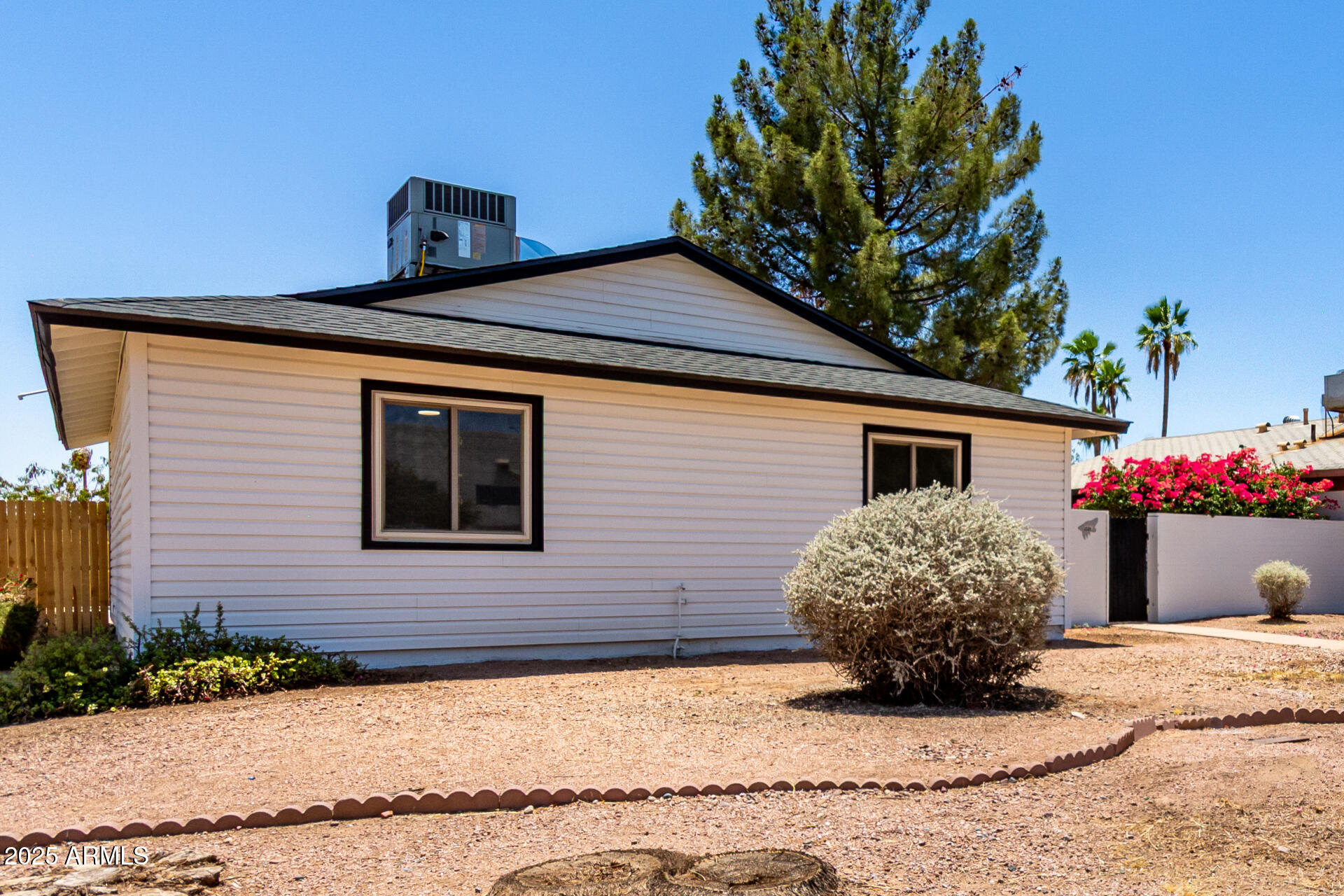 4519 East Roeser Road Phoenix, AZ 85040 - Photo 4 of 36 04 Roeser