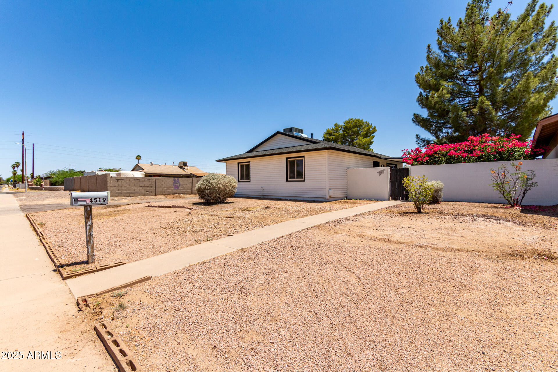 4519 East Roeser Road Phoenix, AZ 85040 - Photo 5 of 36 05 Roeser