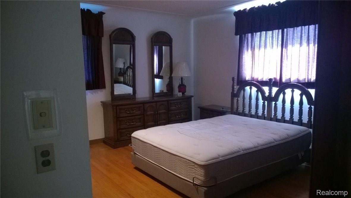 54099 Mound Road Utica, MI 48316 - Photo 22 of 42 Master bedroom.jpg