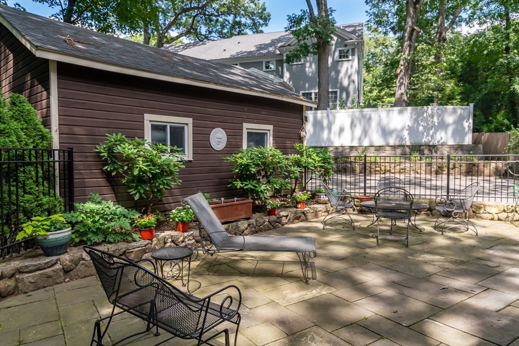 71 Curve Street, Unit 71 Wellesley, MA 02482 - Photo 6 of 31
