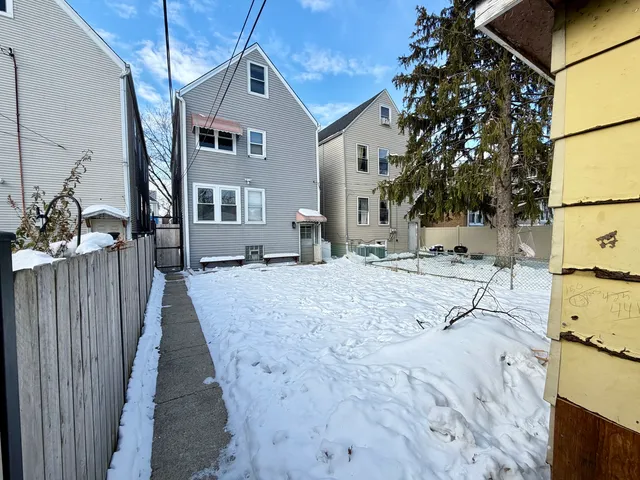 $1,700 | 4351 South Maplewood Avenue, Unit 1, Chicago, IL 60632