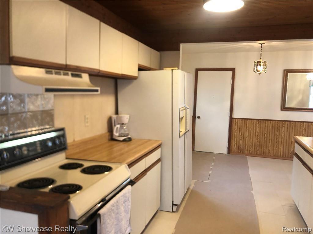 2640 Ridge Road White Lake, MI 48383 - Photo 8 of 34 D900F951-337B-4950-968F-439E374F84BE.jpeg