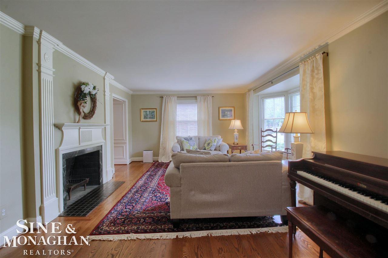 283 Merriweather Road Grosse Pointe Farms, MI 48236 - Photo 2 of 32