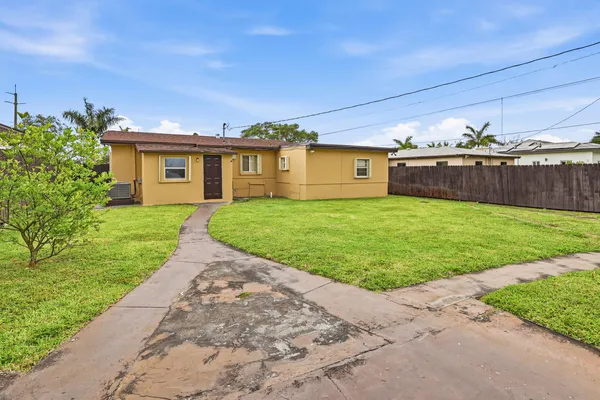 $4,500 | 4011 Southwest 28th Street, Unit 4011, West Park, FL 33023