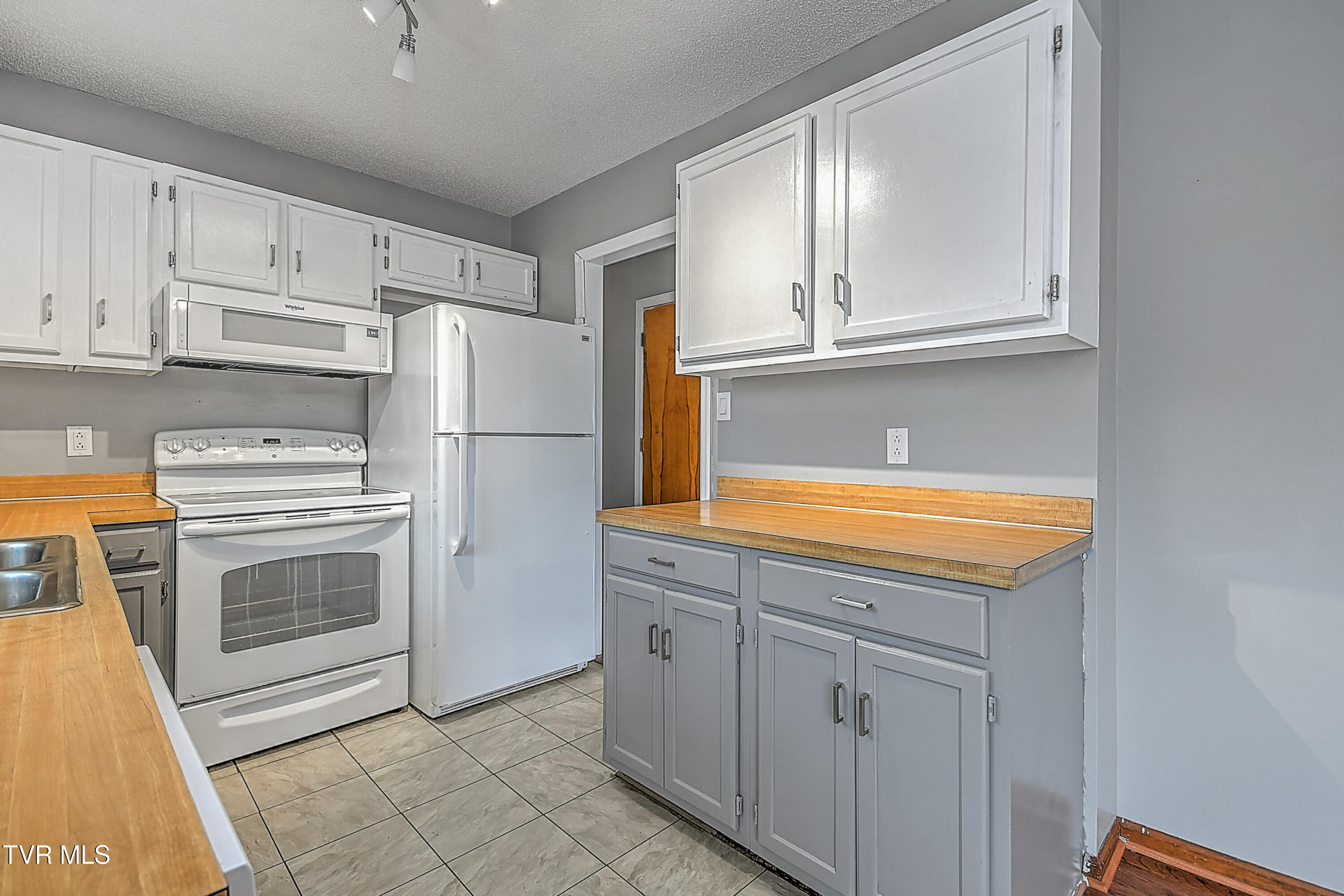 189 Raintree Circle Bristol, VA 24201 - Photo 16 of 43 189 Raintree DOM-15