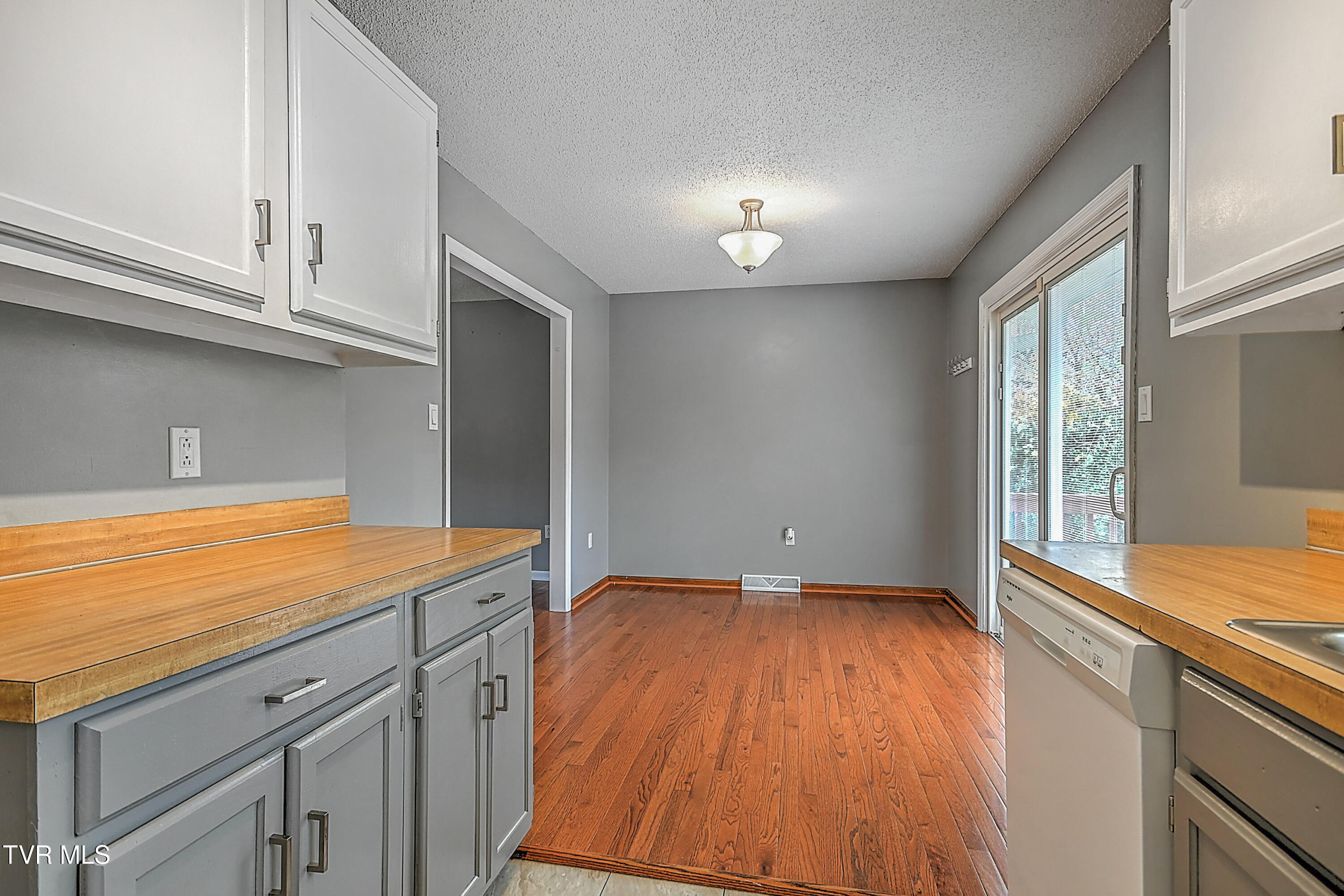 189 Raintree Circle Bristol, VA 24201 - Photo 18 of 43 189 Raintree DOM-17