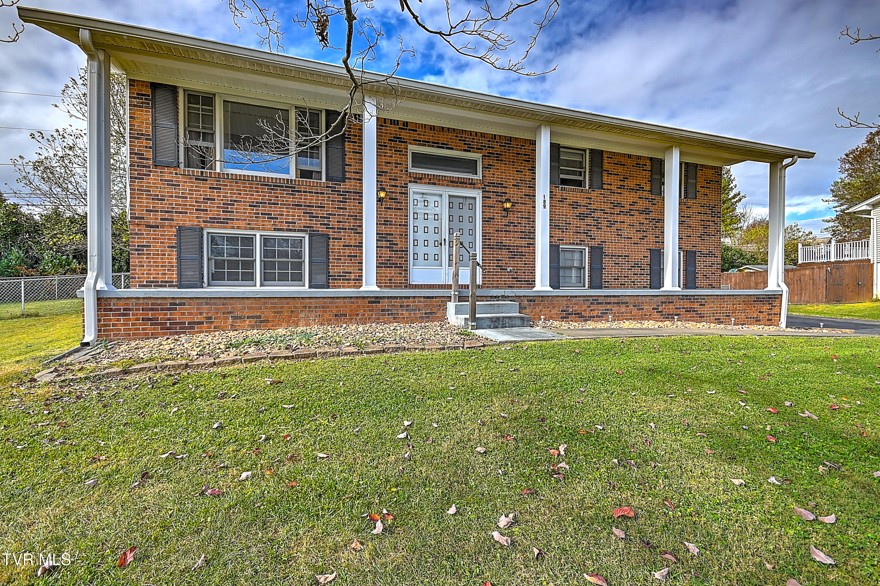 189 Raintree Circle Bristol, VA 24201 - Photo 4 of 43 189 Raintree DOM-4