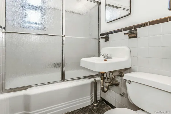 $415,000 | 21-47 Utopia Parkway, Unit 2 | Clearview