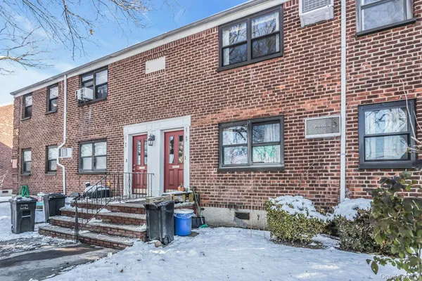 $415,000 | 21-47 Utopia Parkway, Unit 2 | Clearview