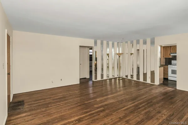 $415,000 | 21-47 Utopia Parkway, Unit 2 | Clearview