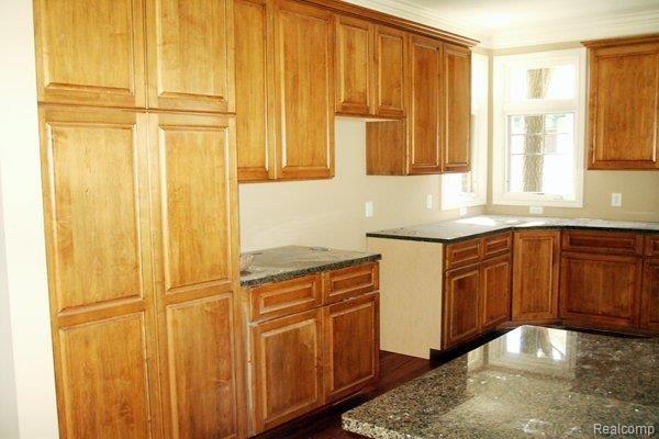 708 Quarter Street Rochester, MI 48307 - Photo 6 of 25 Kitchen photo # 2