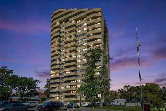 $230,000 | 1523 Central Park Avenue, Unit 3E, Yonkers, NY 10710