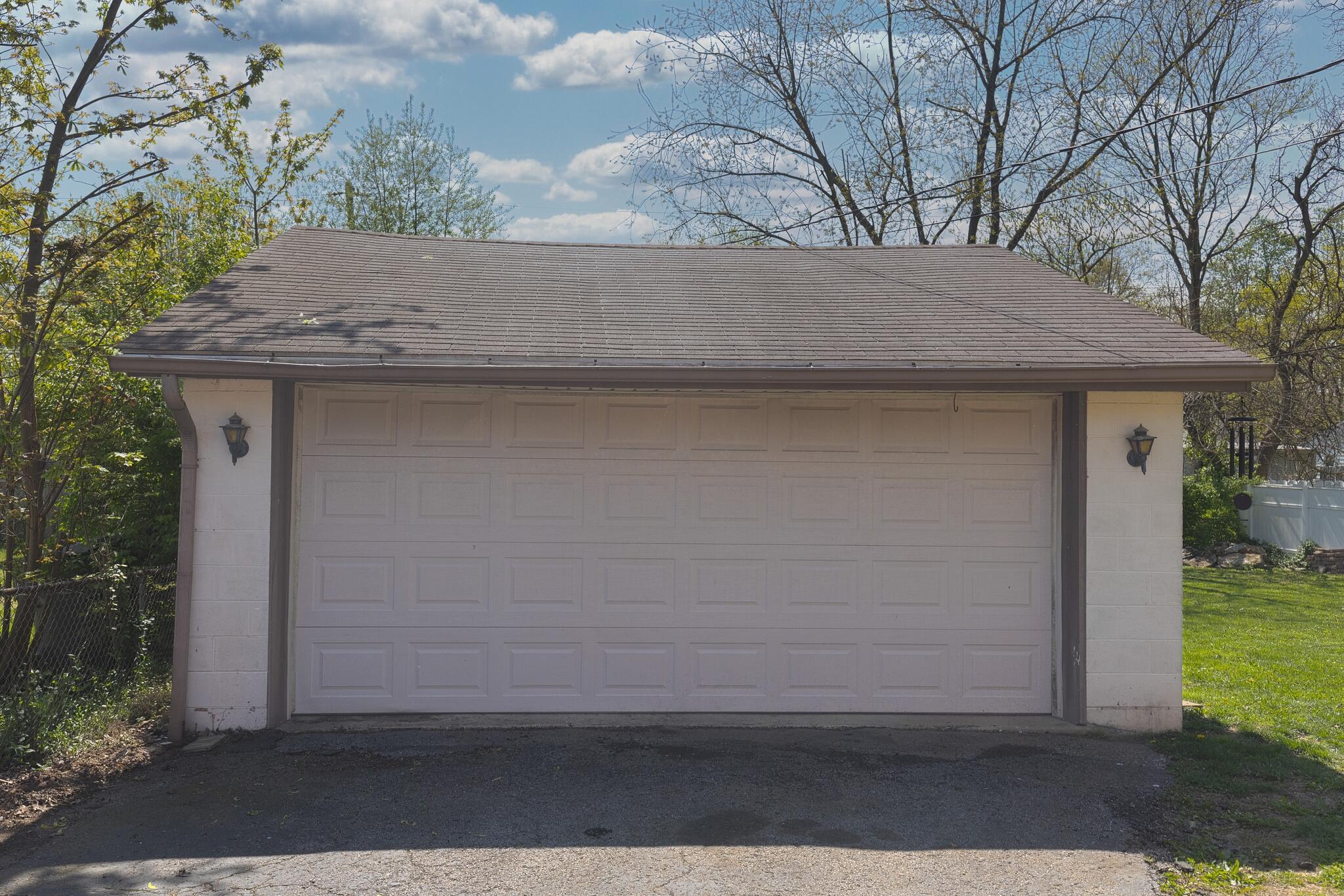 638 Rogers Road Lexington, KY 40505 - Photo 14 of 15 Garage 2-Edit