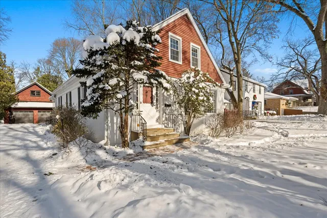 $525,000 | 124 West Crystal Lake Avenue, Crystal Lake, IL 60014