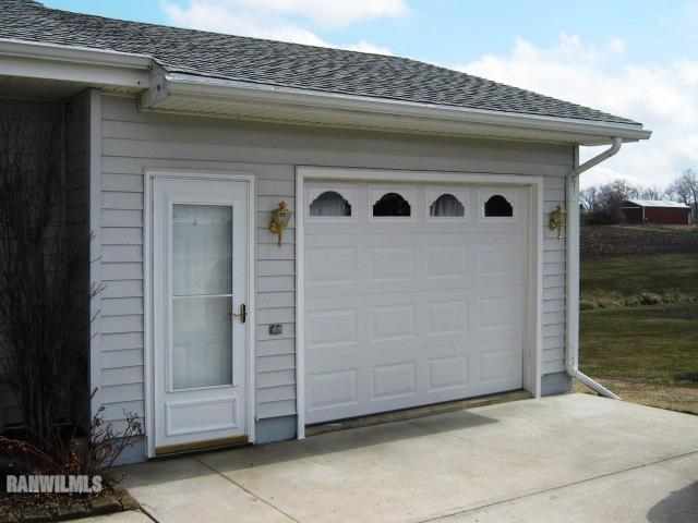 1275 South Bolton Road Freeport, IL 61032 - Photo 2 of 12 a front view of a house with a yard