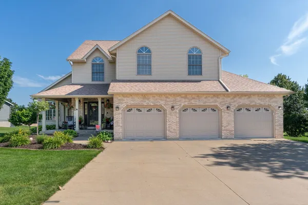 $545,000 | 1021 Springbrook Lane, De Witt, IA 52742