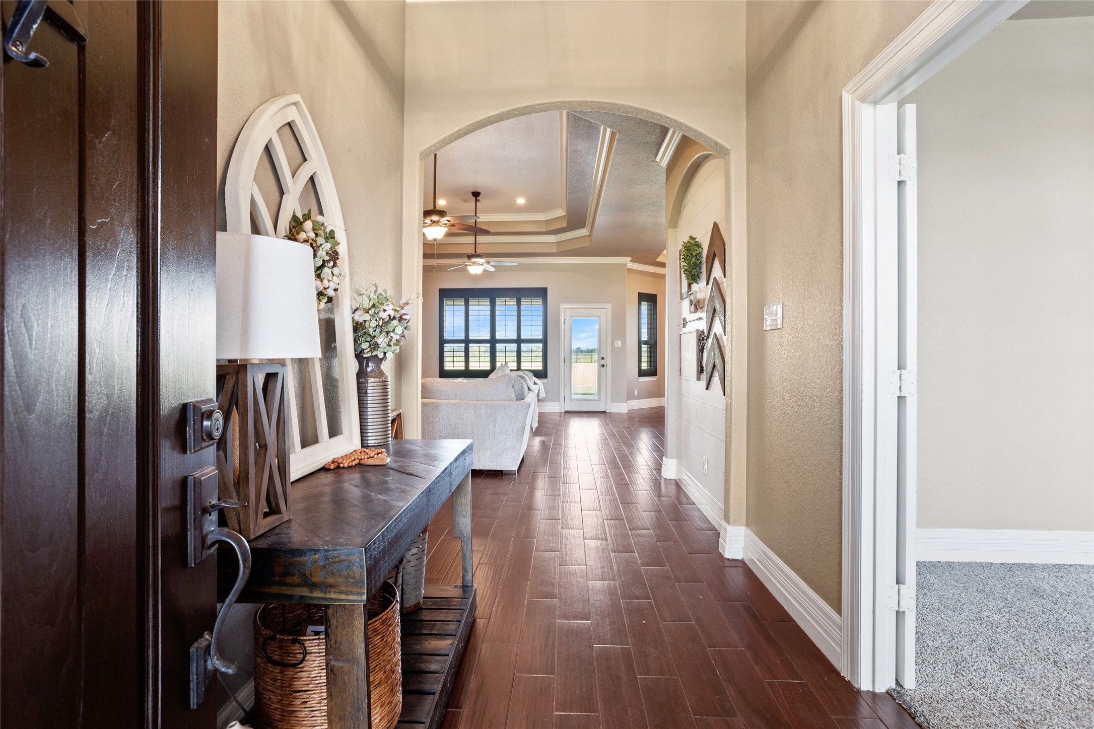 7842 Pebble Hill Lane Rosharon, TX 77583 - Photo 7 of 33 a view of entryway and hall with wooden floor