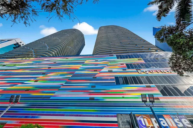 $4,300 | 45 Southwest 9th Street, Unit 3704, Miami, FL 33130