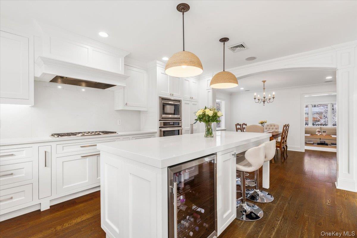 14 Eagles Bluff Rye Brook, NY 10573 - Photo 15 of 48 Wine and beverage fridge