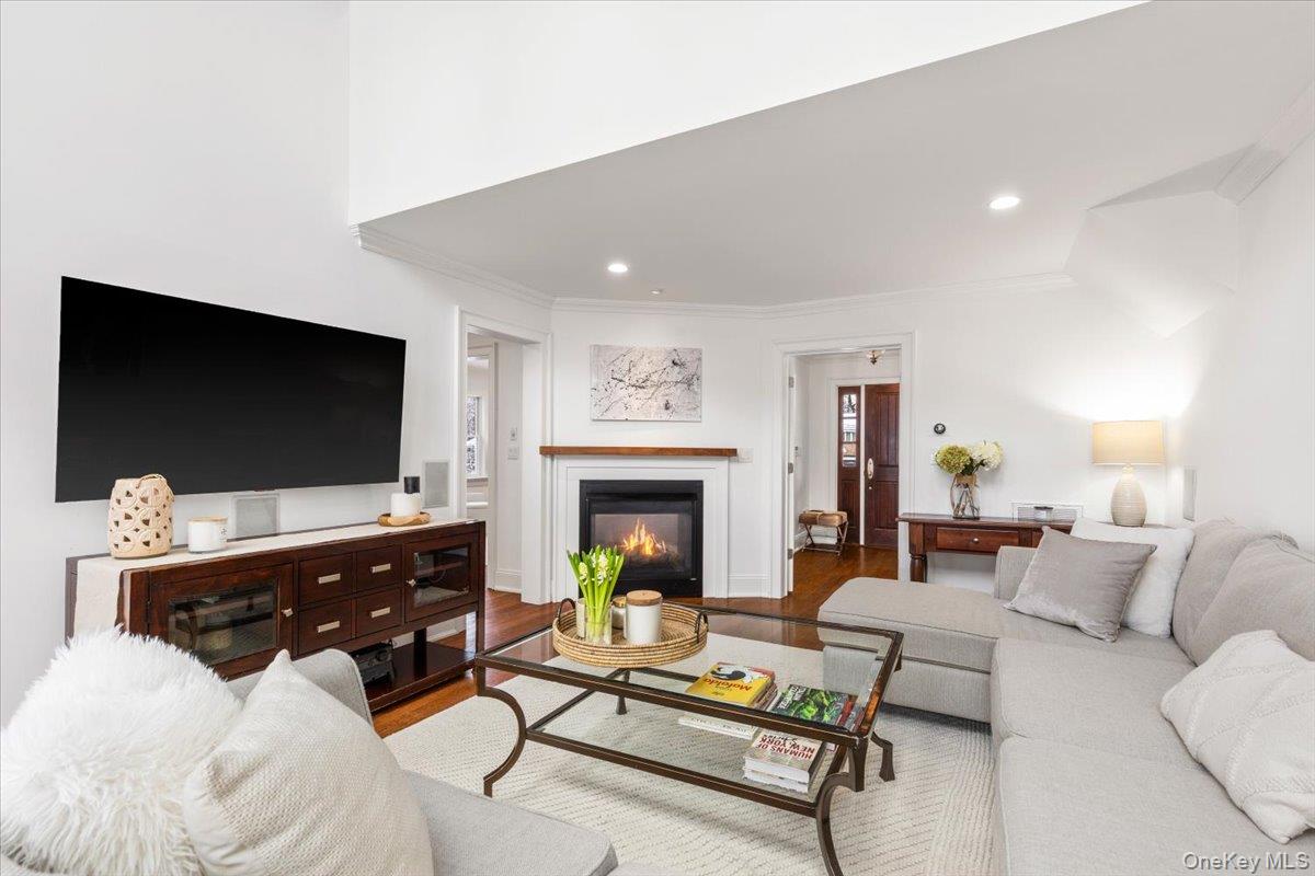 14 Eagles Bluff Rye Brook, NY 10573 - Photo 17 of 48 Gas fireplace with wood mantel shared with Living room