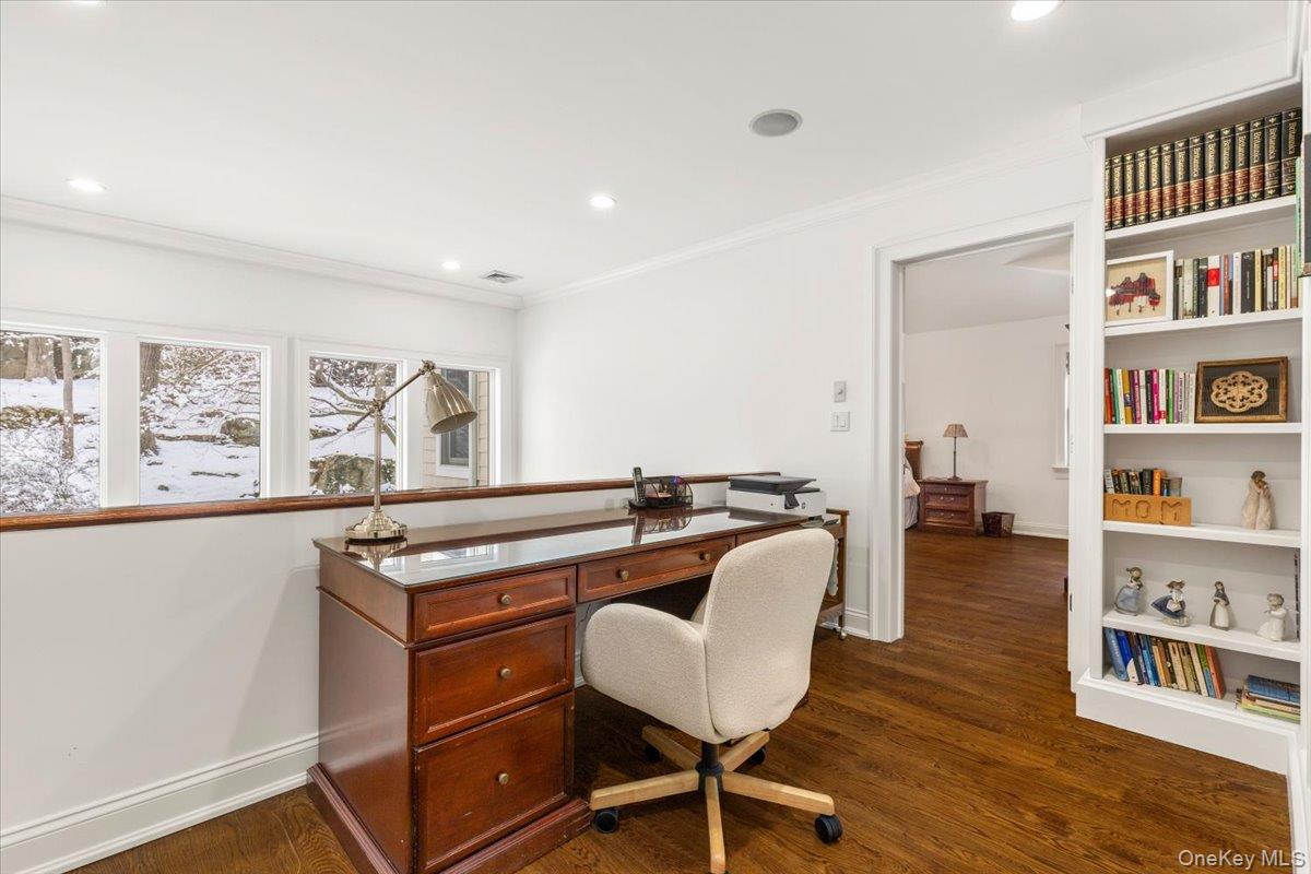 14 Eagles Bluff Rye Brook, NY 10573 - Photo 29 of 48 Desk area with built ins