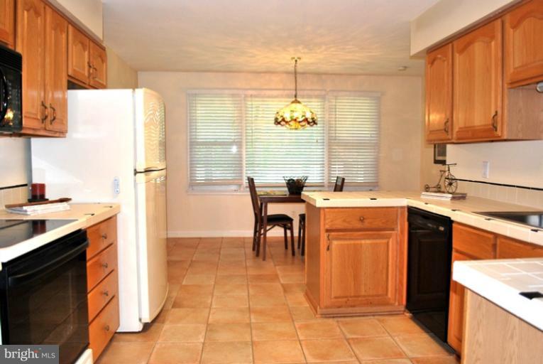 2401 Rocky Branch Road Vienna, VA 22181 - Photo 20 of 29 Kitchen