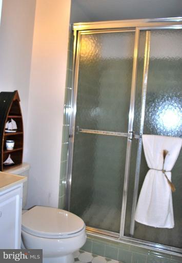 2401 Rocky Branch Road Vienna, VA 22181 - Photo 23 of 29 Bath (Master)