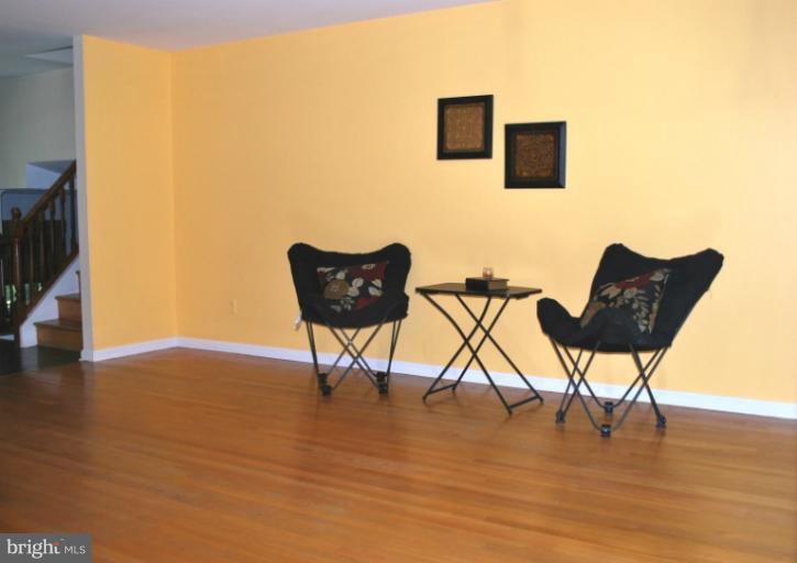 2401 Rocky Branch Road Vienna, VA 22181 - Photo 10 of 29 Living Room