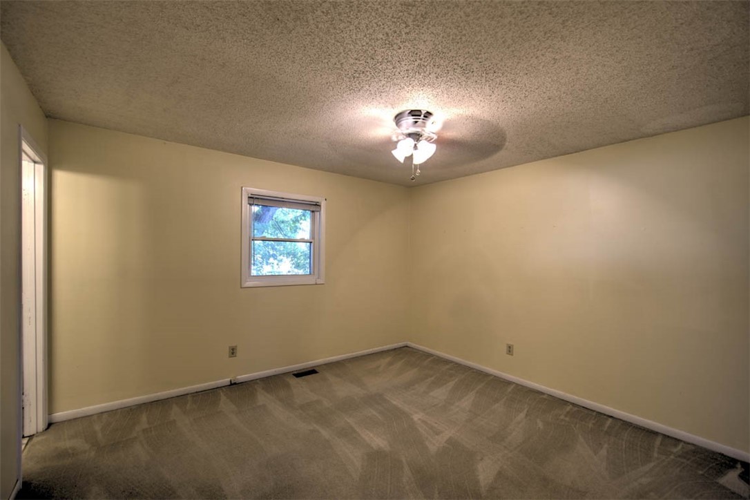 870 South Green Meadow Drive Decatur, IL 62521 - Photo 15 of 27